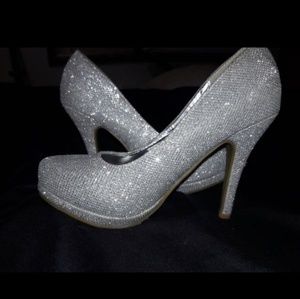 Delicacy silver heels